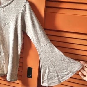 Cream sweater w/open sleeves